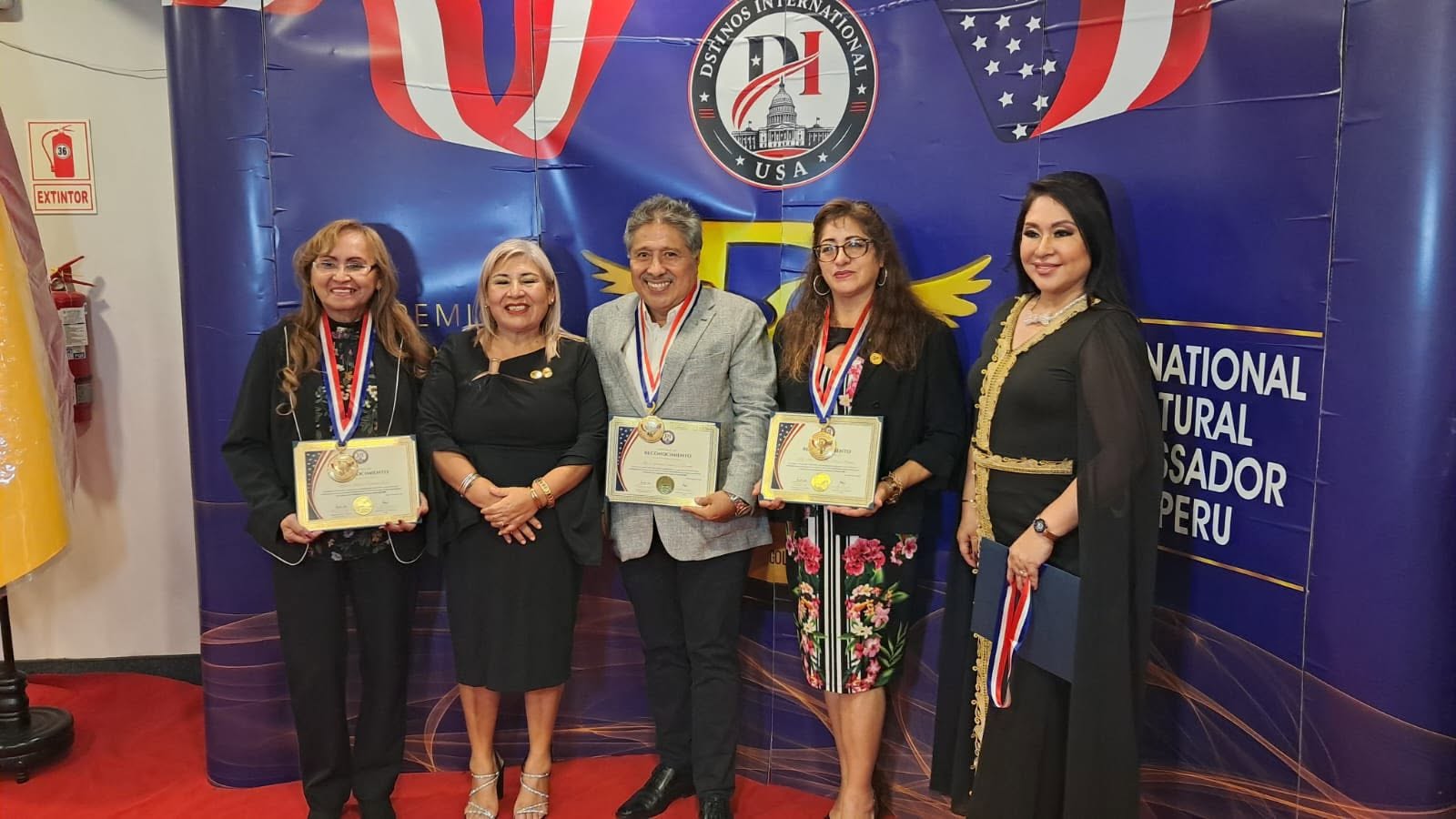 Reconocimiento Internacional  Por el apoyo al Turismo y Gastronomía del Perú para el Mundo  Seguimos Juntos liderando siempre con el turismo y la receta de la abuelita de nuestros platos ancestrales 
